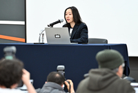 [포토]일방적 기자회견 진행하는 민희진