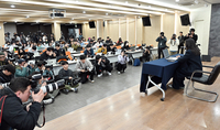 [포토]민희진, 취재진 불러 모으고...