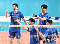 ‘진격’의 우리카드와 박철우 대행, OK저축은행 3-1 격파…파죽의 5연승으로 3위 KB손보와 격차도 4점