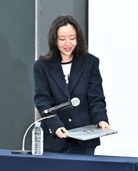 [포토]기자회견장 입장하는 민희진