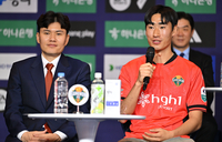 [포토] 각오 밝히는 강원 서민우