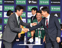 [포토] 악수하는 황선홍-박태하 감독