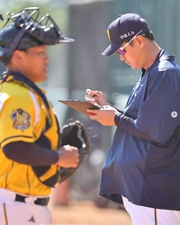 중신 브라더스, 왜 ‘초보코치’ 이대호 불렀나…대만 매체 “장타·효율·타격멘털까지”