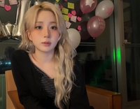 엔믹스 해원, 생일 라이브 중 ‘레이저 테러’ 봉변…팬들 “선넘는 장난”