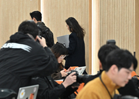 [포토]기자회견문만 읽고 퇴장하는 민희진