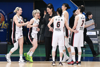 “봄 농구 향한 절박함이…” 김소니아 ‘5반칙 퇴장’+박정은 감독 ‘T-파울’에 담긴 의미 [SS포커스]