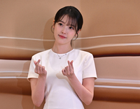 [포토] 아이유 ‘쌍하트 발사’
