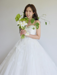 ‘5월 결혼’ 신지, 순백의 웨딩드레스 화보 전격 공개