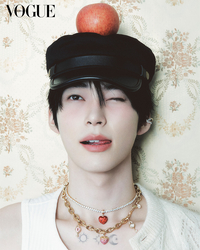 성한빈, 파스텔 셔츠에 하트 화살…스와로브스키 새 얼굴 됐다