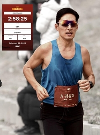 ‘삼식이 삼촌’ 그 배우의 강철본색…김율호, 풀코스 첫도전 ‘2시간58분’ 쾌거