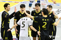 KB손해보험, 풀세트 접전 끝에 우리카드 연승 돌려세우며 3위 사수