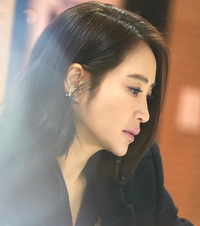 앙증 ‘손·발’ 사진에 ‘현장주의’…김혜수, 지금 불륜이 문제가 아닙니다