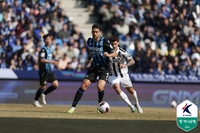 ‘송민규·조영욱 연속포’ FC서울 김기동호, ‘무고사 PK골’인천 2-1 격파 ‘경인더비 개막전’ 승리…바베츠 퇴장 악재도 극복 [SS현장리뷰]