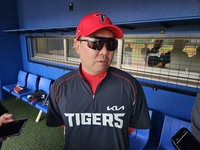 “1·2번이 승부처” 이범호의 승부수…KIA, 김호령-카스트로 ‘테이블세터’ 실험 가동  [SS오키나와in]