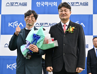 [포토] 스포츠서울 대상경마 차지한 로쉬 성상현 조교사