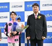 [포토] 스포츠서울 대상경마 우승 차지한 로쉬 장추열 기수