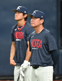 [포토]야구대표팀의 류지현 감독과 김도영