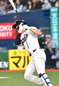 [포토]첫 타석부터 내야안타 치는 김도영