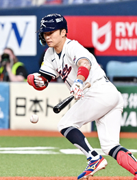 [포토]번트 안타로 득점 기회 만드는 박해민