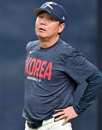 [포토]류지현 감독, 한신과의 연습경기 앞두고