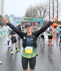 ‘무쇠소녀’ 유이, 빗속 뚫고 하프마라톤 완주…“한계 넘었다” 감격