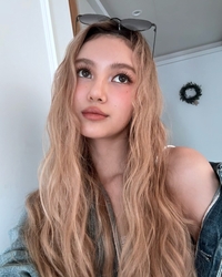 다니엘, 3·1절 도쿄 한복판서 태극기 흔들었다…‘언노운’ 응원차 일본행