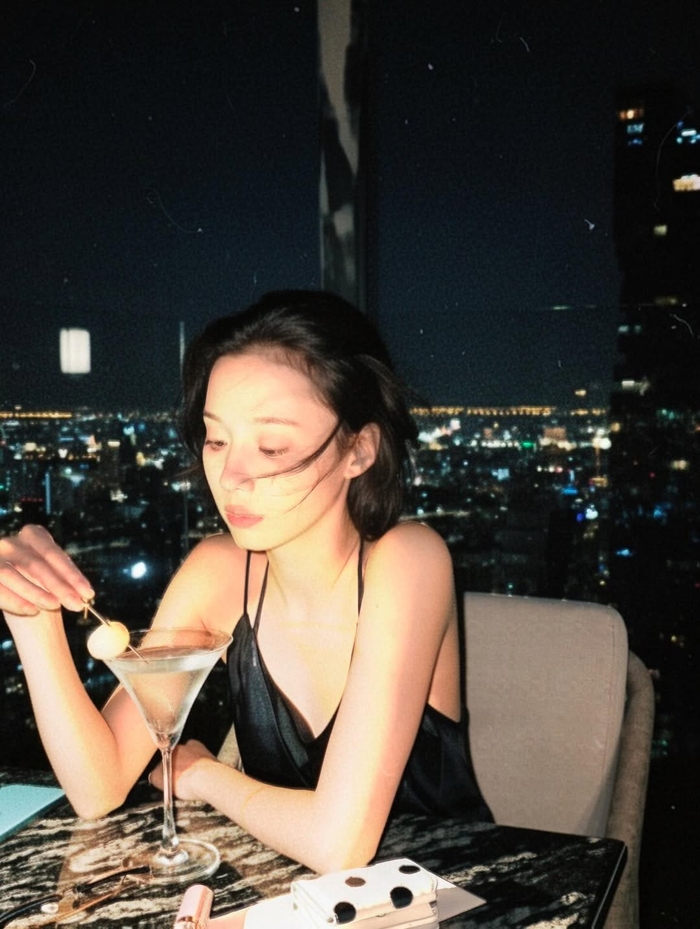 윈터, 슬립 드레스 입고 몽환적 분위기 ‘UP’