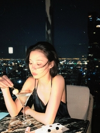 윈터, 슬립 드레스 입고 몽환적 분위기 ‘UP’