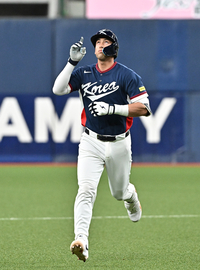 [포토]셰이 위트컴, 이번엔 홈런으로!