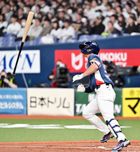 [포토]홈런 타구 바라보는 김도영