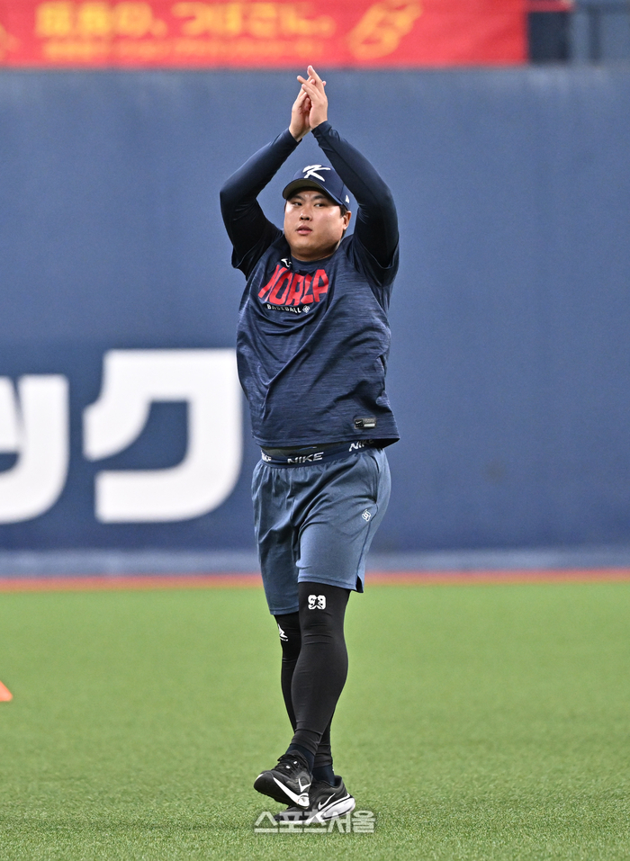 [포토]몸 푸는 류현진