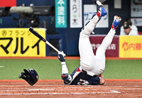 [포토]이정후, 너무 크게 휘둘렀나...