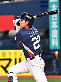 [포토]이정후, 빠른 발로 만든 2루타