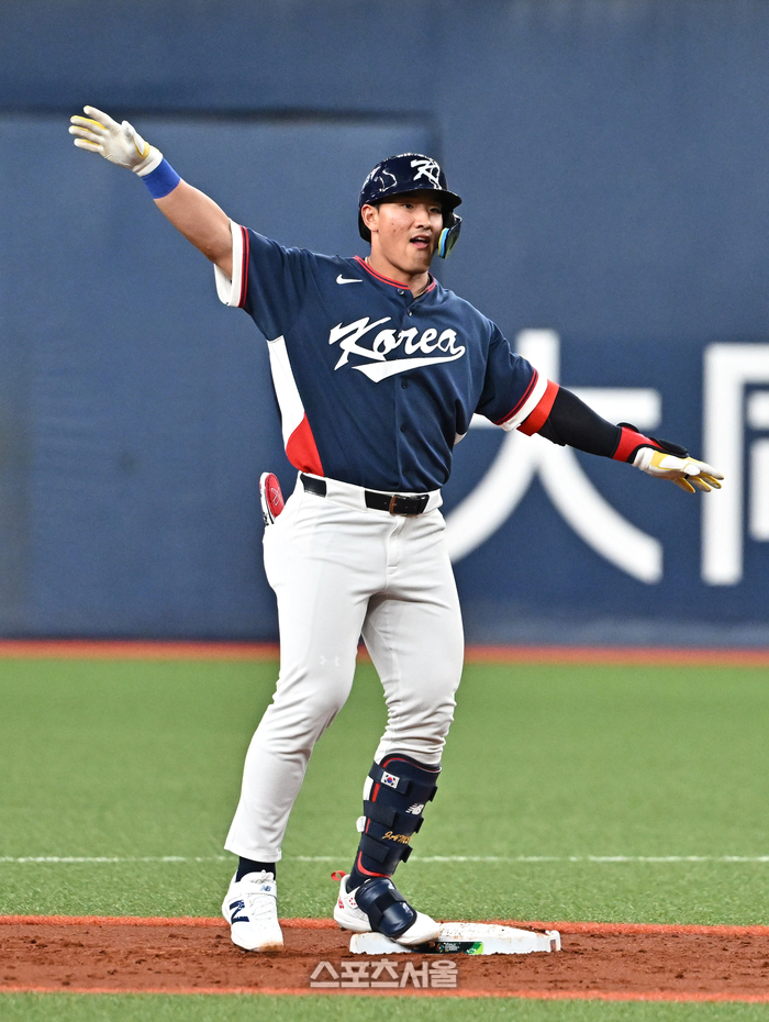 [포토]안현민, 이번엔 2루타!…
