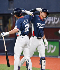 [포토]홈런 세리머니 나누는 김도영과 이정후