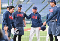 [포토]류지현 감독-노시환, 화기애애