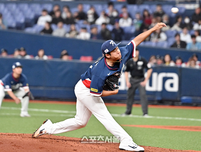 [포토]힘차게 공 뿌리는 송승기