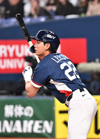 [포토]이정후, 오릭스와의 연습경기 2루타