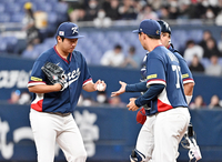 [포토]3실점 후 마운드에서 내려가는 송승기