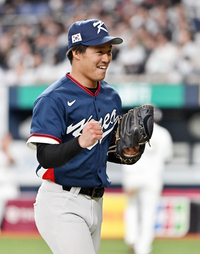 [포토]한국 대표팀의 추가 실점을 막아낸 고바야시