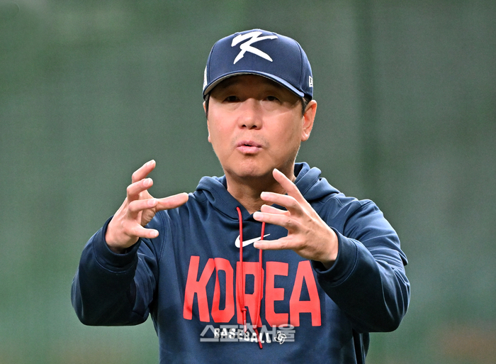 [포토]오릭스와의 연습 경기 앞둔 류지현 감독