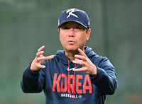 [포토]오릭스와의 연습 경기 앞둔 류지현 감독