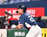 [포토]2루타 치는 이정후