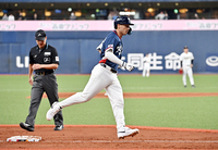 [포토]안타에 이어 홈런 기록하는 셰이 위트컴