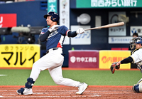 [포토]오릭스와의 연습경기 안타 치는 셰이 위트컴