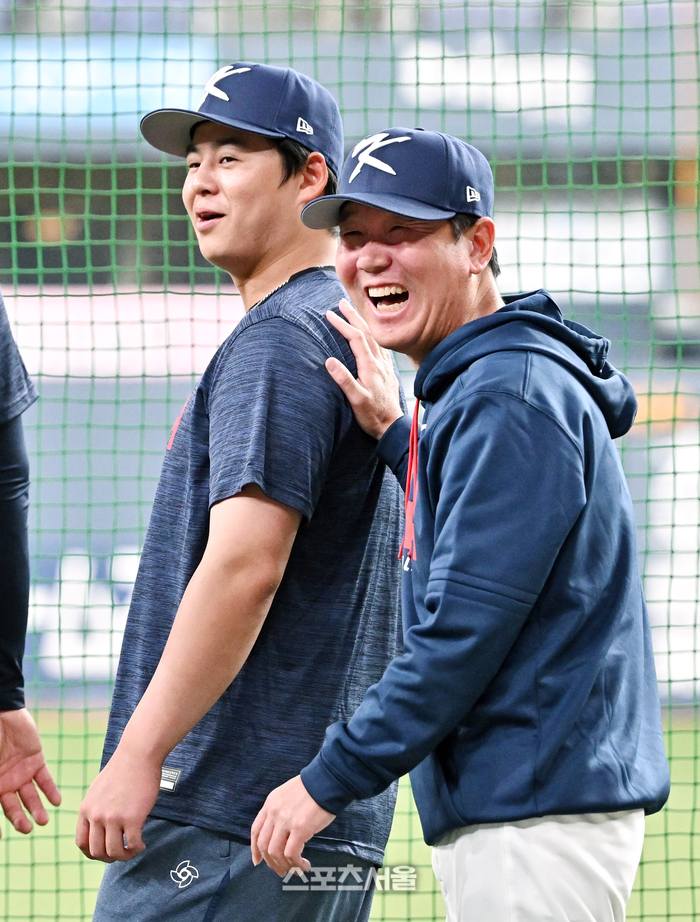 [포토]웃음 넘치는 류지현 감독과 노시환