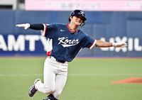 [포토]오릭스와의 연습경기 3점 홈런 넘긴 김도영