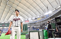 [포토]체코전 선발 등판 준비하는 소형준