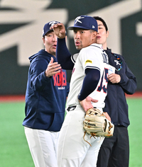[포토]배팅볼에 놀라는 류지현 감독과 저마이 존스