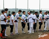 “포스트시즌 가야 명문팀” 김경문 감독의 캠프 마지막 메시지…이제 실전이다 [SS오키나와in]